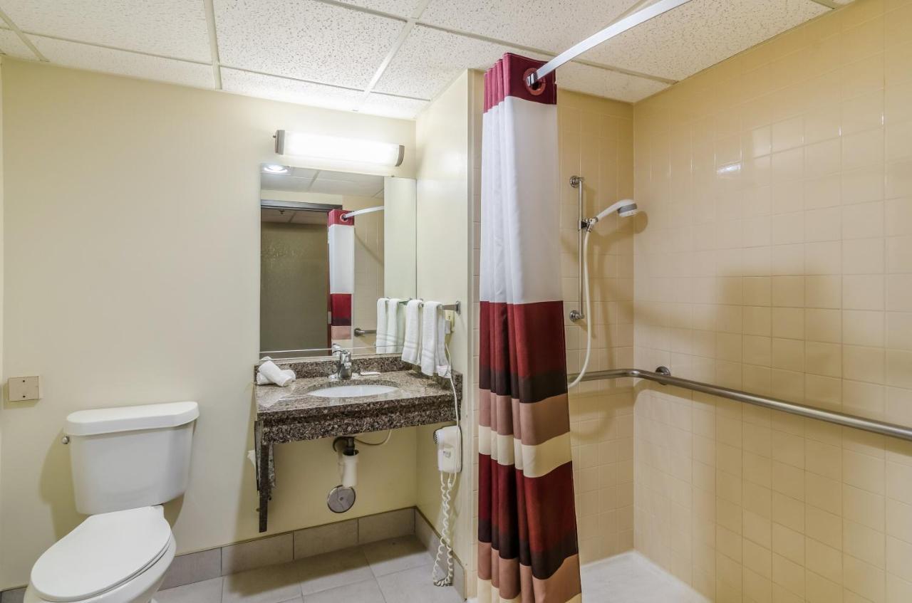 Motel Red Roof & Conference Center Airport 2*