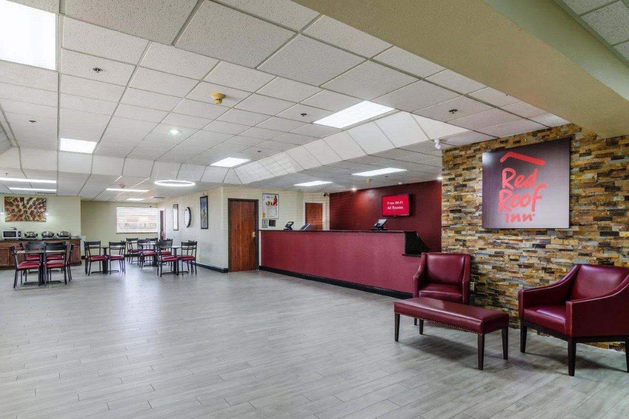 Motel Red Roof & Conference Center Airport