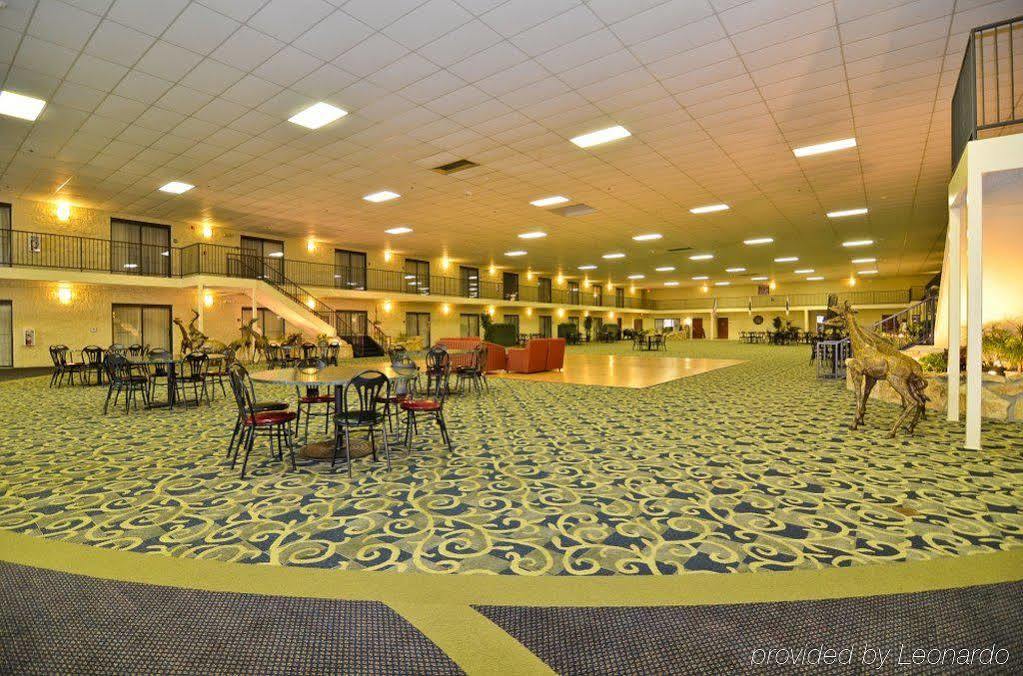 Motel Red Roof & Conference Center Airport