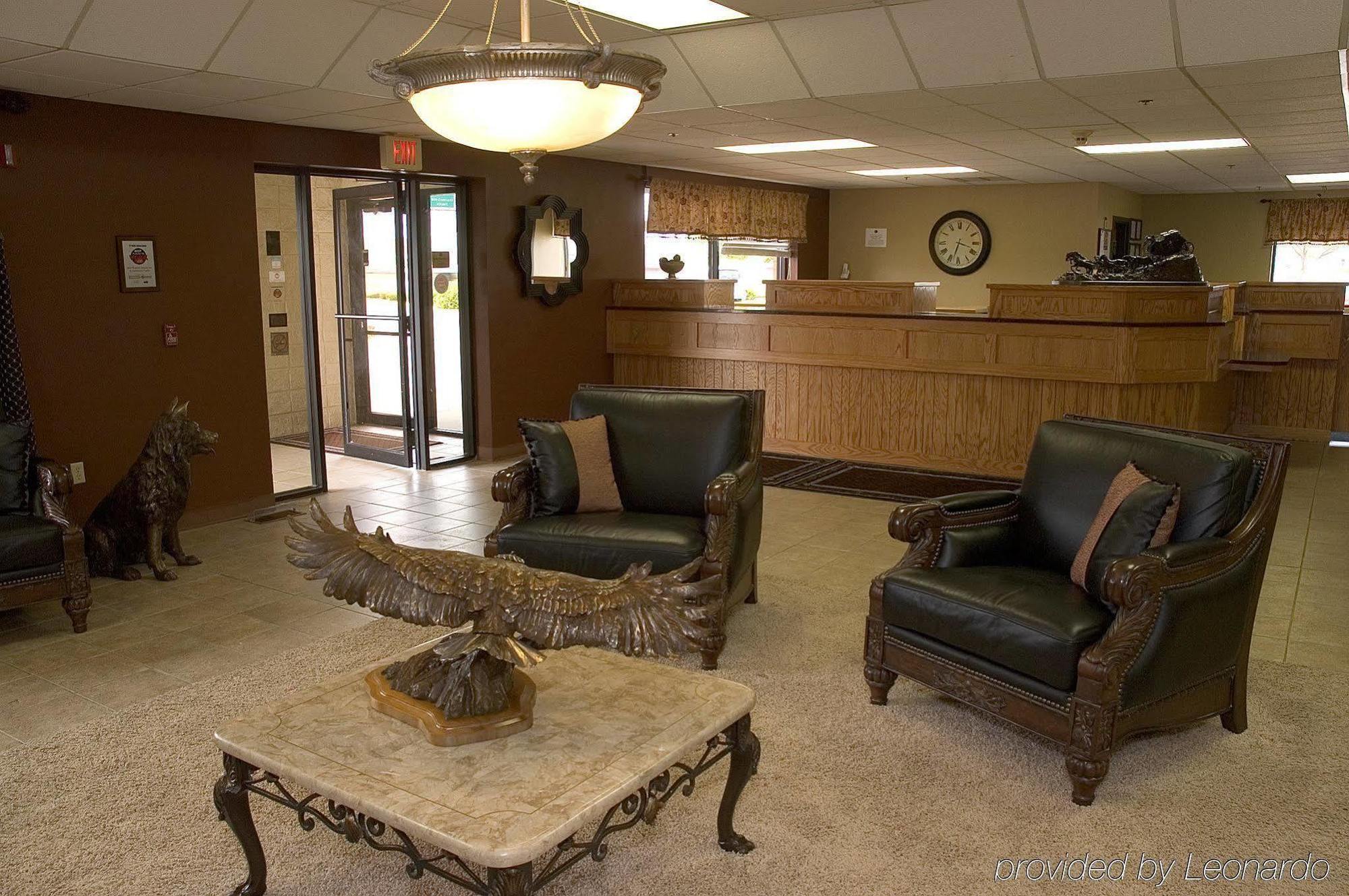 Red Roof & Conference Center Airport Motel 2*
