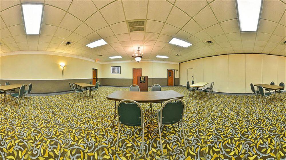 Red Roof & Conference Center Airport Motel 2*