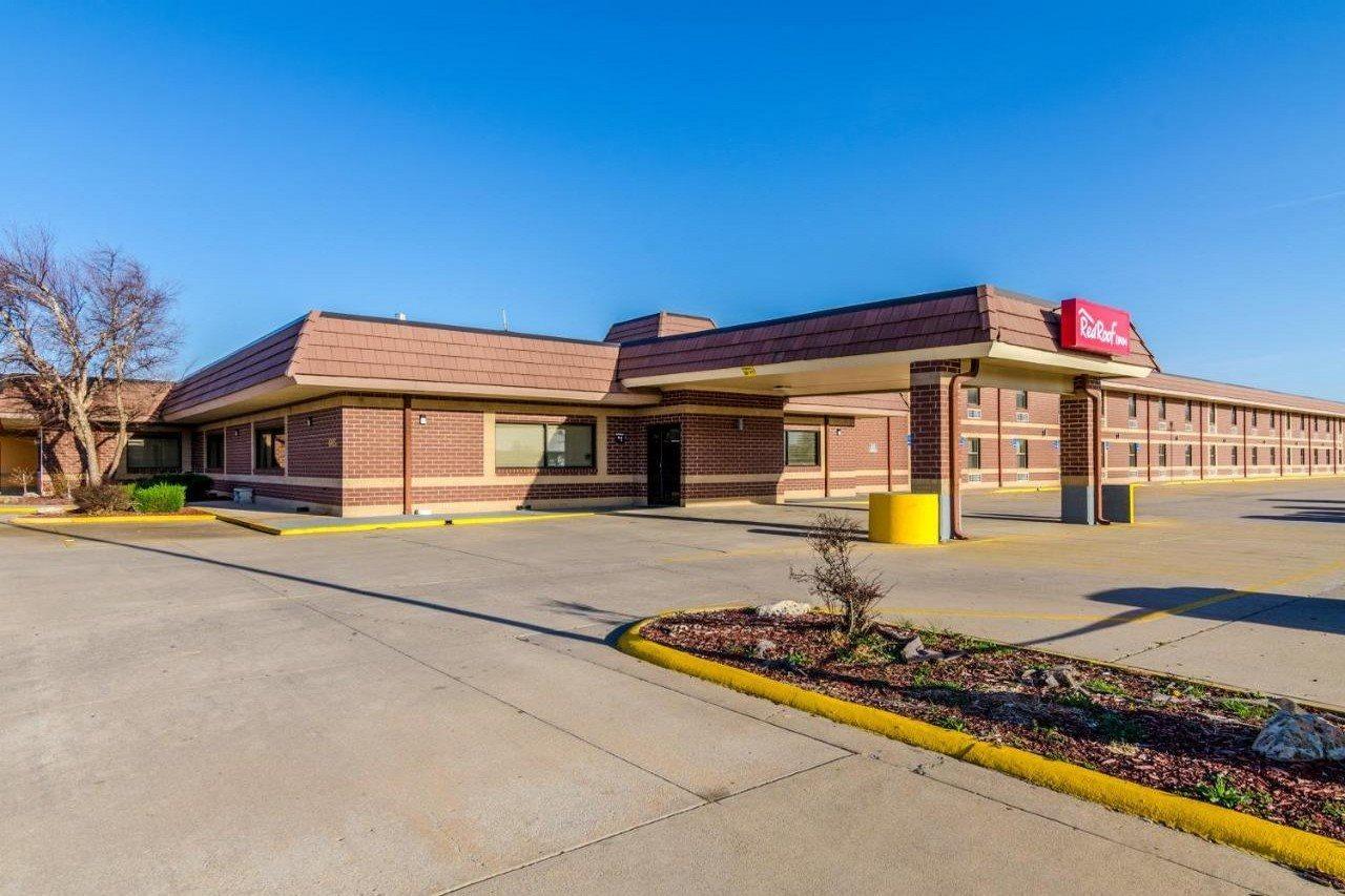 Red Roof & Conference Center Airport Motel