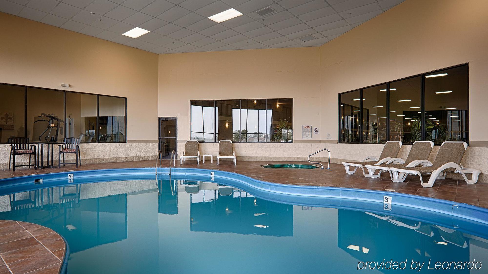 Motel Red Roof & Conference Center Airport 2*